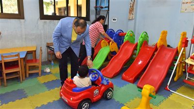 محافظ أسيوط يزور ملجأ 