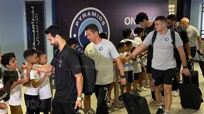 وصول حافلة بيراميدز إلى استاد الدفاع الجوي استعدادا للقاء الأهلي (صور) 