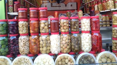 أسباب ارتفاع سعر الزيتون المخلل وأحدث أسعاره بالأسواق (فيديو وصور)