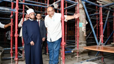 خلال جولة بمسجد النور والسيدة عائشة والمسبح، وزير الأوقاف يوجه بسرعة إنجاز أعمال الصيانة 