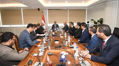 وزير الإسكان يبحث مع المطورين تعزيز سبل التعاون ودعم القطاع العقاري