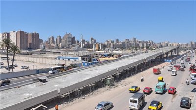 محافظ الإسكندرية يتفقد سير العمل بمشروعات إنشاء الطرق والكباري