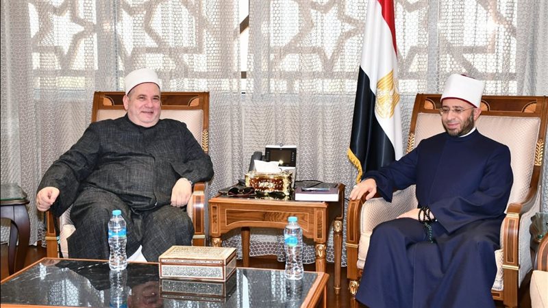 وزير الأوقاف وأمين
