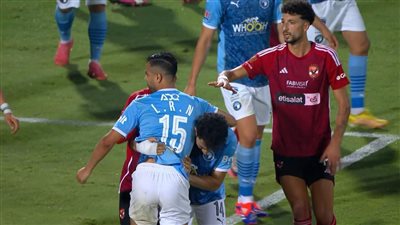 عودة الدوري المصري.. أزمة الحكام الأجانب تتصدر المشهد قبل قمة الأهلي وبيراميدز.. نشوة أفريقية تشعل المنافسة بين الأحمر والسماوي.. الزمالك يبحث عن استعادة التوازن.. والإسماعيلي يخشى الهبوط