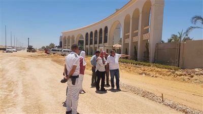 رئيس جهاز الشيخ زايد تتفقد مشروعات المرافق والطرق بتوسعات المدينة 