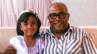 بصورة نادرة، مي كساب توجه رسالة لوالدها بعد رحيله