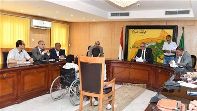 معاشات استثنائية وفرص عمل في لقاء محافظ الفيوم مع المواطنين