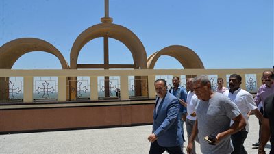 محافظ أسيوط يتفقد أعمال تطوير طريق مسار رحلة العائلة المقدسة