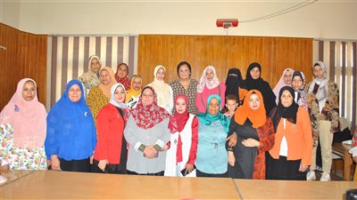 نائب وزير الصحة توصي بتكثيف الخدمات المقدمة للأم والطفل بعد استماعها لشكاوى سيدات سوهاج