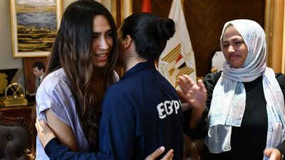 وزير الرياضة ينهى أزمة جنة عليوة وشهد سعيد لاعبتي الدراجات