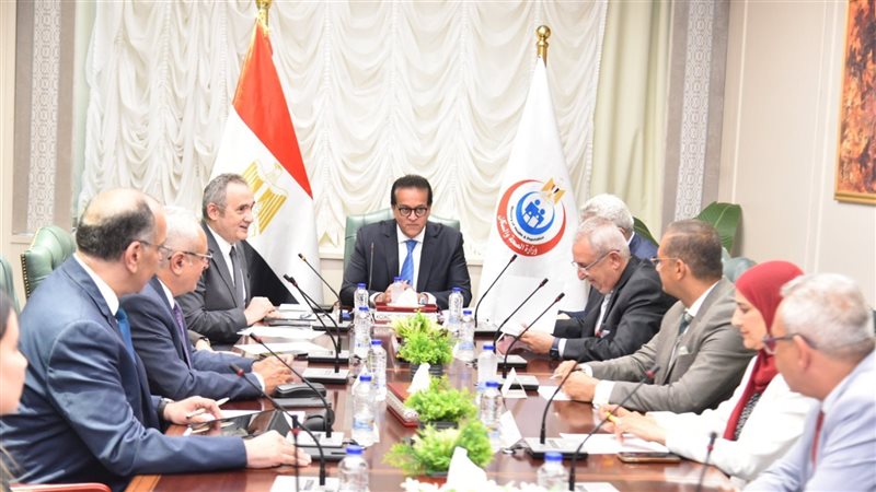 اجتماع وزير الصحة،فيتو