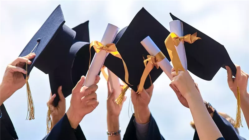 حكم إقامة حفلات التخرج،