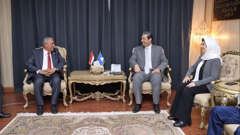محافظ دمياط يستقبل
