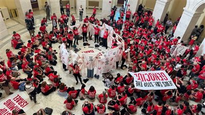 اعتقال نشطاء يهود اقتحموا مبنى الكونجرس الأمريكي احتجاجا على زيارة نتنياهو (فيديو)