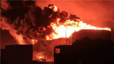 بعد 4 أيام من العدوان الإسرائيلي، انفجار جديد في خزان نفطي بالحديدة اليمنية (فيديو)