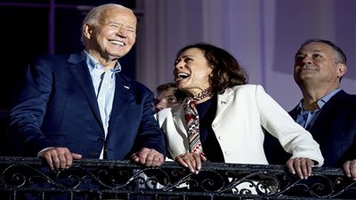 ليس بايدن ولا هاريس، ترامب يشير إلى الحاكم الفعلي لأمريكا حاليا