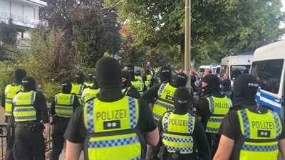 الشرطة الألمانية تداهم المسجد الأزرق في مدينة هامبورج (فيديو)