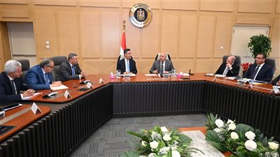 كامل الوزير: تنفيذ 7 ممرات دولية لربط مناطق الإنتاج بالموانئ البحرية 