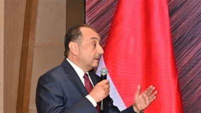  وزير قطاع الأعمال: ندعم صناعة البوليستر لتقليل الواردات 