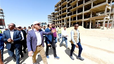 وزير الإسكان: تكليفات رئاسية بسرعة إنجاز وحدات سكن لكل المصريين وتسليمها لمستحقيها