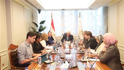 وزير التعليم العالي يناقش سبل الارتقاء بآليات تأهيل الخريجين لسوق العمل