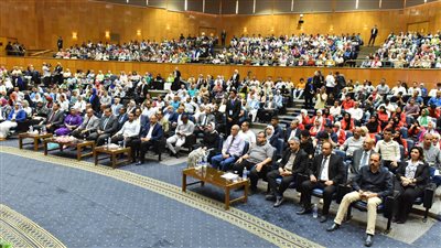 محافظ أسيوط يؤكد سعى الدولة لدعم العملية التعليمية وتأهيل الطلاب لسوق العمل