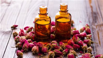 زيت الورد لعلاج التهابات القولون وتحسين الحالة المزاجية