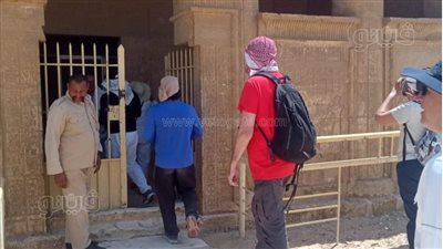 وفد سياحي من إسبانيا يزور آثار بنى حسن والعمارنة في المنيا