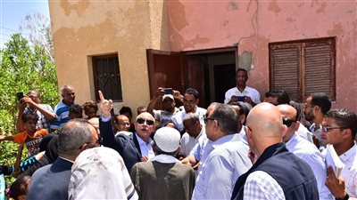 محافظ الأقصر يتابع مشروعات الإسكان خلال تفقده مدينة الطود 