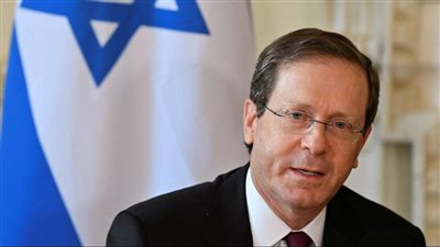 السلطات الفرنسية تمنع نزول الرئيس الإسرائيلي من الطائرة في باريس