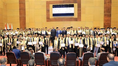 محافظ سوهاج ورئيس الجامعة يشهدان حفل خريجي الدفعة ١٢ بكلية الهندسة