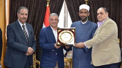 محافظ الإسماعيلية يستقبل وفد بيت العائلة المصرية (صور)