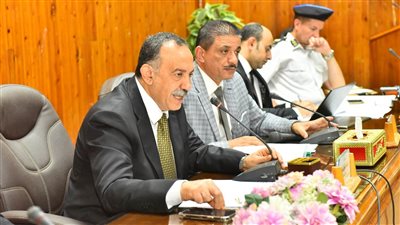 محافظ أسيوط يترأس اجتماع المجلس التنفيذي ويوجه بنشر ثقافة السلامة والصحة المهنية