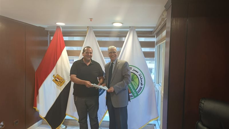 توقيع عقد لإقامة
