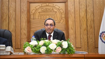 محافظ قنا يتفقد مجمع مواقف الأجرة للتأكد من الالتزام بالتعريفة الجديدة