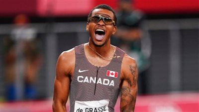 أندري دي جراسي ومود شارون يرفعان علم كندا في افتتاح أولمبياد باريس