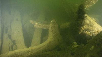 العثور على سفينة من القرن التاسع عشر محملة بصناديق من الشمبانيا