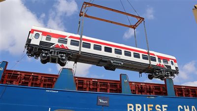 مصر تتسلم 16 عربة سكة حديد درجة ثالثة مكيفة من المجر (صور)