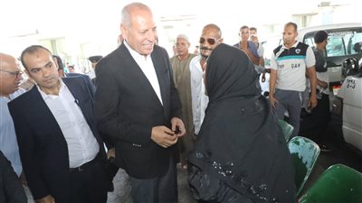 محافظ القاهرة يتفقد عددا من المواقف لمتابعة التعريفة الجديدة للمواصلات (صور) 