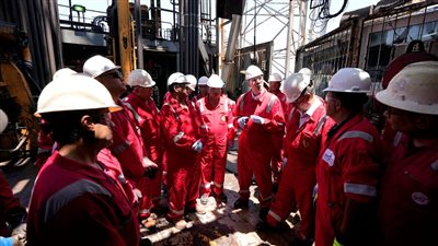 وزير البترول يتفقد منصة إنتاج حقل صفا بخليج السويس 