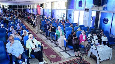 مناقشة 20 ورقة بحثية بالمؤتمر العلمي بكلية الطب بسوهاج