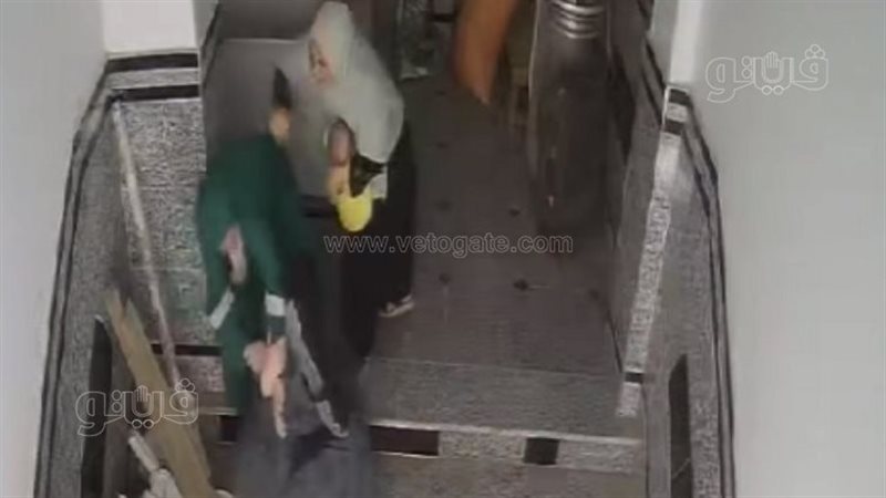 سحل سيدة مسنة علي
