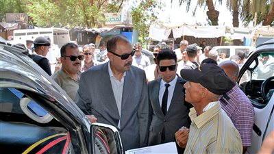 محافظ سوهاج يعتمد التعريفة الجديدة للمواصلات بعد زيادة أسعار الوقود (صور) 