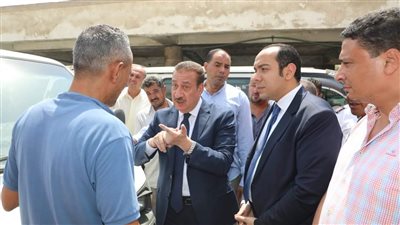 محافظ المنوفية يتفقد مواقف السيارات للتأكد من الالتزام بالتعريفة الجديدة (صور)