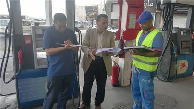 حملات تموينية على محطات الوقود بالإسكندرية للتأكد من تطبيق التعريفة الجديدة 