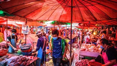  الصين تخزن السلع الاستراتيجية تحسبا لصراع عنيف.. تقرير لمجلة إيكونوميست البريطانية يكشف عن مخزن بكين الكبير..وسيناريوهات عودة ترامب والحرب سبب التجهيزات