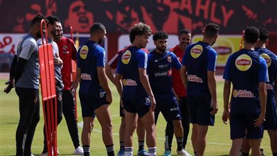 مروان عطية يتواجد في المران الختامي للأهلي بعد 24 ساعة من زفافه