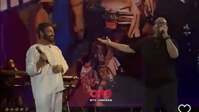 حميد الشاعري وهشام عباس يشعلان الأجواء بديو في حفل ديسكو 90 (فيديو)