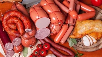 معهد التغذية يحذر مرضى الكبد من تناول اللانشون والسجق