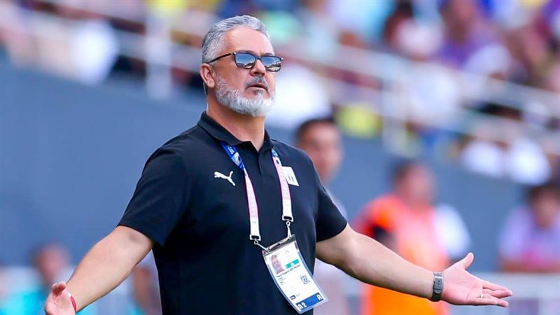 روجيرو ميكالي المدير
